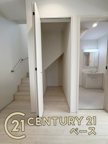 柏原市大正３丁目 ／新築一戸建の収納|■現地撮影写真■廊下にも収納スペース完備！