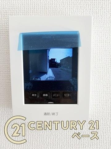 柏原市大正３丁目 ／新築一戸建の内装|■現地撮影写真■ＴＶモニター付きインターホンで防犯対策もバッチリ！来客も一目でわかり安心です！