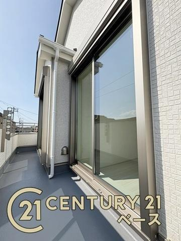 柏原市大正３丁目 ／新築一戸建のバルコニー|■現地撮影写真■日当たりのよい広々としたバルコニー！
