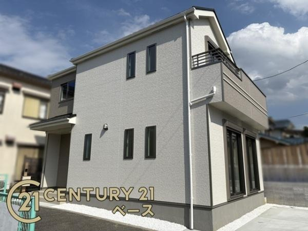 柏原市大正３丁目 ／新築一戸建の外観|■現地撮影写真■汚れにくい外壁サイディング仕様！外構工事費込みです！建築基準法で定められた１.５倍の耐震性能！制震性能も兼ね備えた邸宅です！■