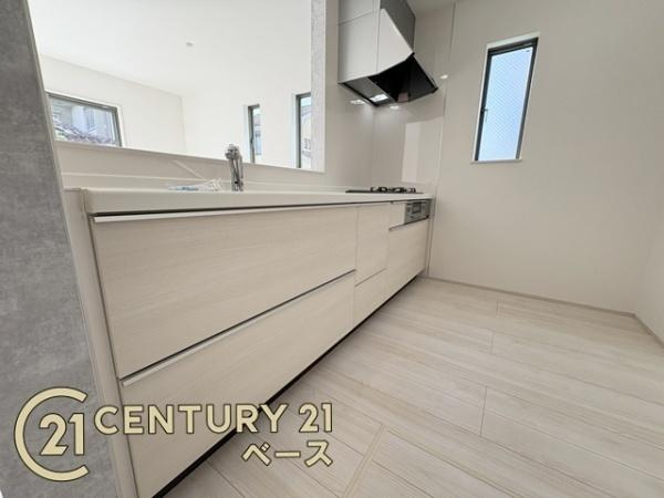 柏原市大正３丁目 ／新築一戸建のキッチン|■現地撮影写真■家族とのコミュニケーションがとりやすい人気のカウンターキッチン！