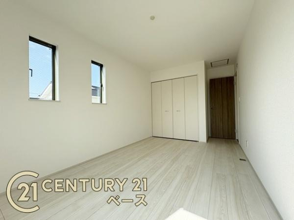 柏原市大正３丁目 ／新築一戸建の洋室|■現地撮影写真■広々とした洋室約７．５帖です！