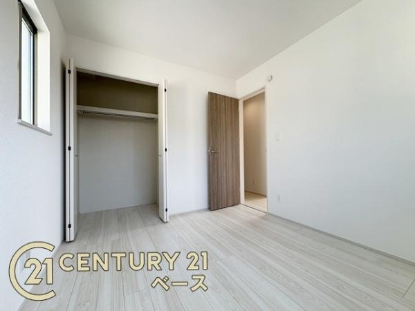 柏原市大正３丁目 ／新築一戸建の収納|■現地撮影写真■冬物のコートや季節のものなどたくさんしまえる広さ！
