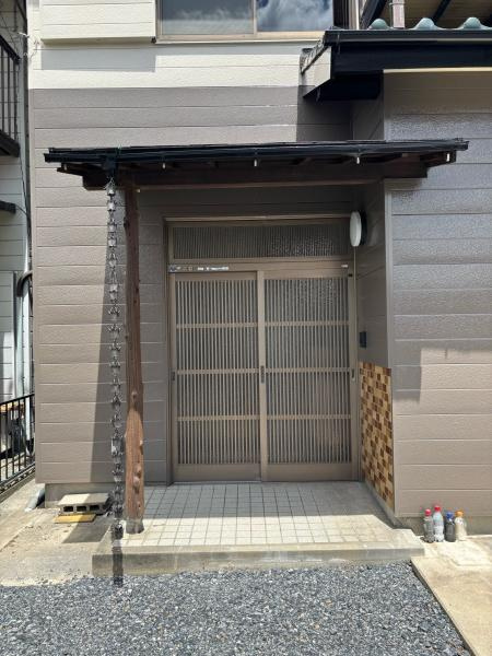 岡崎市中園町・中古戸建の玄関|訪れる人を心地よく迎え入れます。