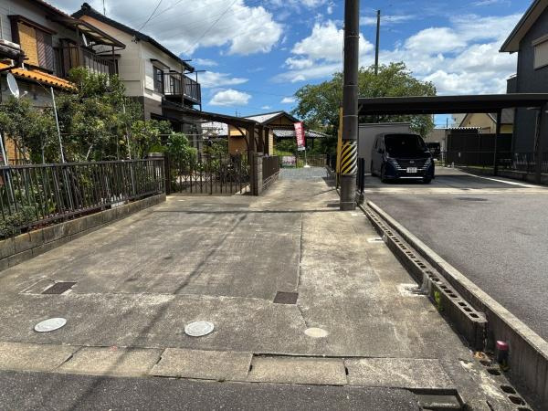 岡崎市中園町・中古戸建の駐車場|２台駐車できます！