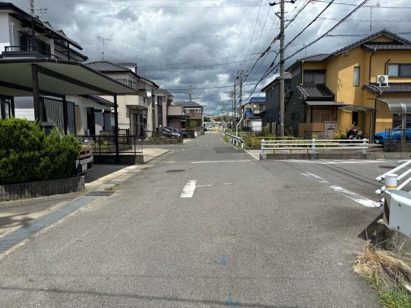 岡崎市中園町・中古戸建の前面道路含む現地写真|前面道路です。