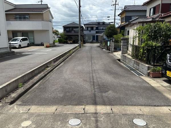 岡崎市中園町・中古戸建の前面道路含む現地写真|前面道路です。