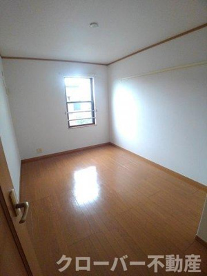 【居間・リビング】 | ロイヤルガーデンハイツＢ