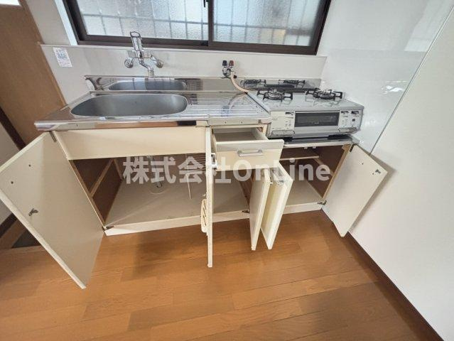 西山本町5丁目貸家２階建ての収納