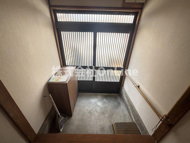 西山本町5丁目貸家２階建ての玄関