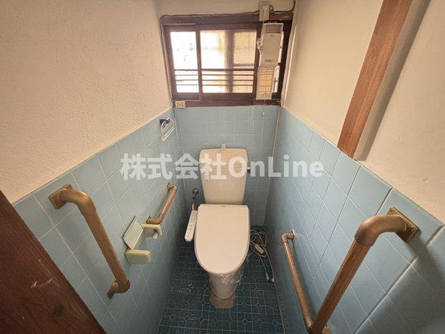 西山本町5丁目貸家２階建てのトイレ