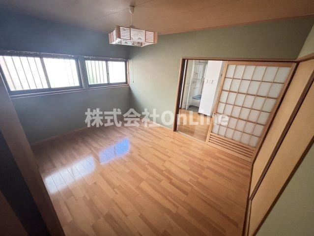 西山本町5丁目貸家２階建ての洋室