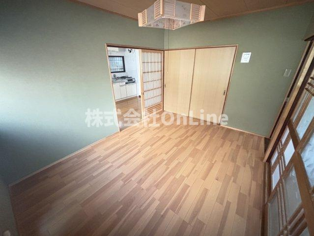 西山本町5丁目貸家２階建ての洋室