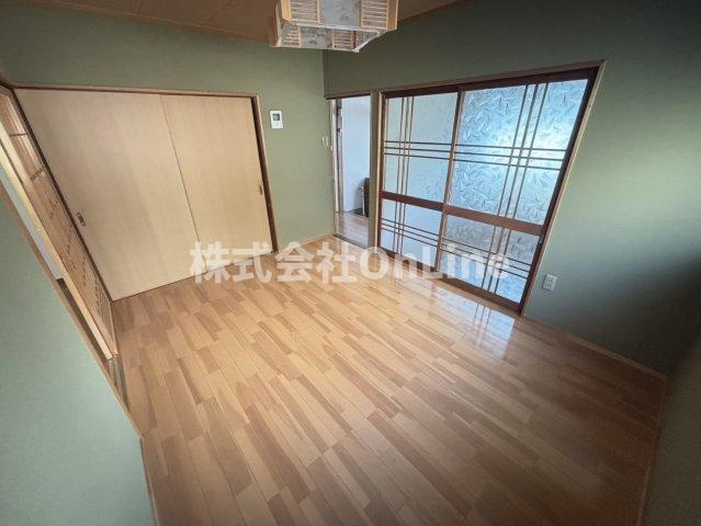 西山本町5丁目貸家２階建ての洋室