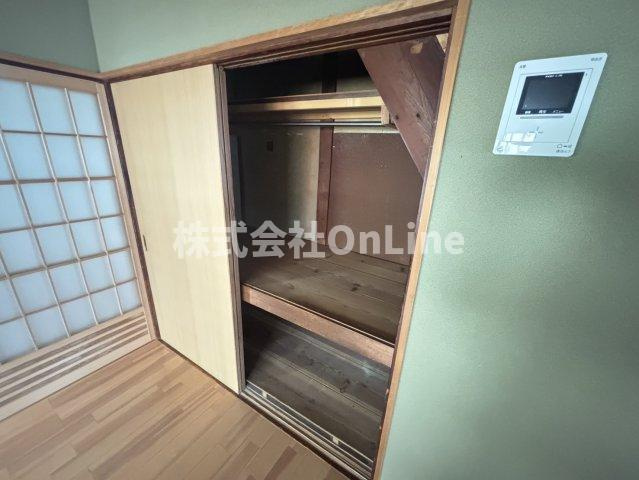 西山本町5丁目貸家２階建ての収納