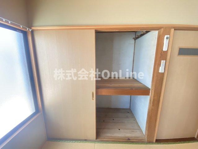 西山本町5丁目貸家２階建ての収納