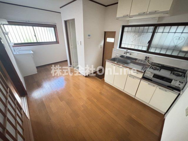 西山本町5丁目貸家２階建ての居間・リビング
