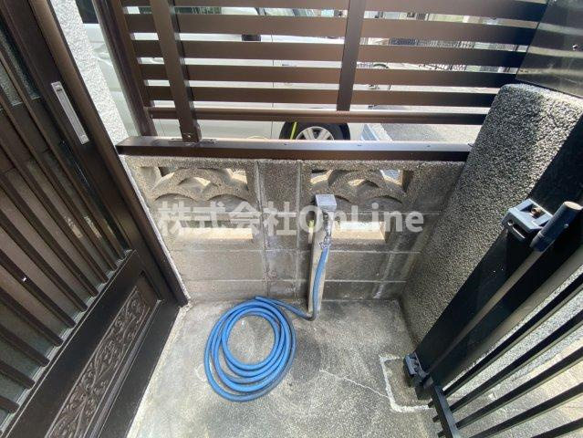 西山本町5丁目貸家２階建ての庭