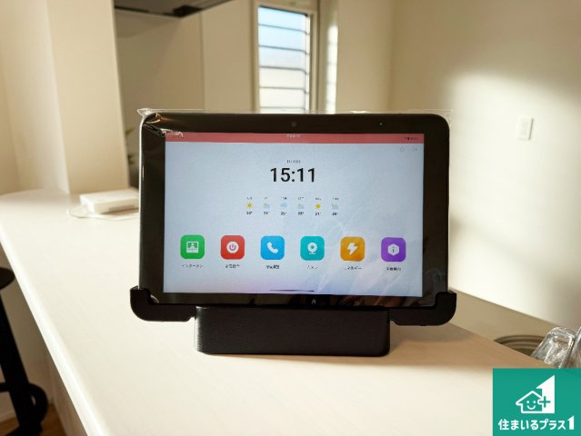 神戸市北区小倉台　第1期　新築一戸建ての防犯設備|24時間録画機能搭載のインターホンで、防犯も来客対応もこれ1台。
訪問者の有無に関わらず玄関前を録画し、家族の安心を守ります。