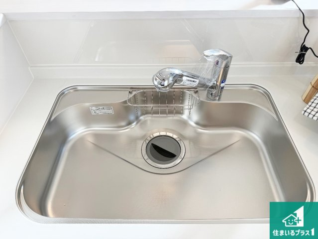 神戸市北区小倉台　第1期　新築一戸建ての設備|広々としたシンクで食器洗いも楽々！清潔感のある洗面台です。