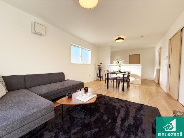 神戸市北区小倉台　第1期　新築一戸建ての居間・リビング|子供を見守りながらお料理が出来るため家族のコミュニケーションか増えます♪スペースが広く確保されている為お子様が大きくなったときは一緒に料理を楽しめます♪