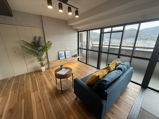 朝日プラザ浜大津　天然木フルリノベーション