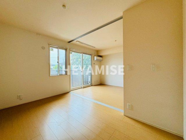 メゾン・ラ・パトリアＪの駐車場