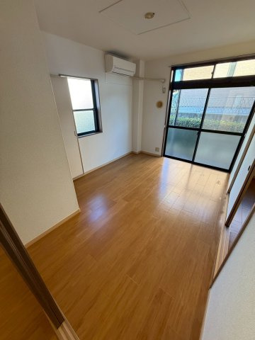 スカイハイツの居間・リビング