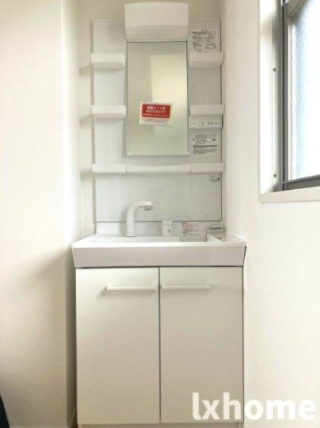 アーバンウェル茨木の洗面所|収納スペース豊富です