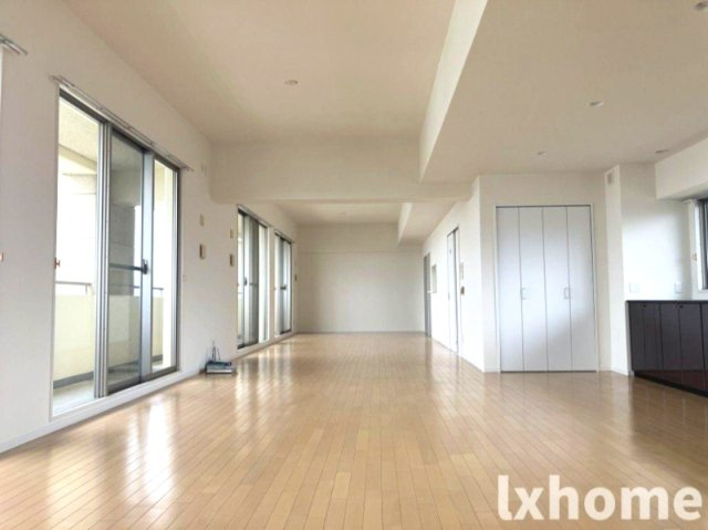 アーバンウェル茨木の居間・リビング|きれいなお風呂です