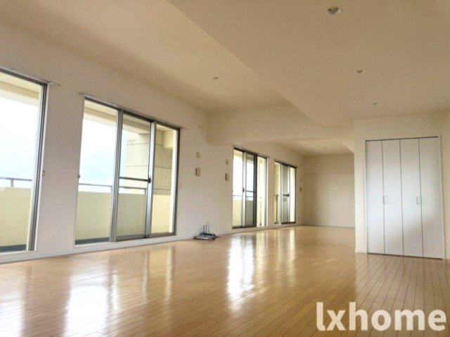 アーバンウェル茨木の寝室|内装は落ち着いています