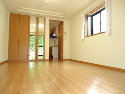 【居間・リビング】 | アメニティ徳力 | ◆不動産すまラボの新プラン◆入居時の費用負担0円で入居可能！簡単5分の審査です♪お気軽にお尋ねください♪