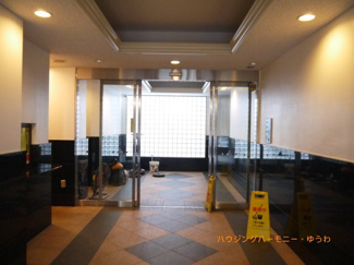 【その他共用部分】 | 監視カメラのモニターも完備しておりますので、セキュリティー対策も充実しております。