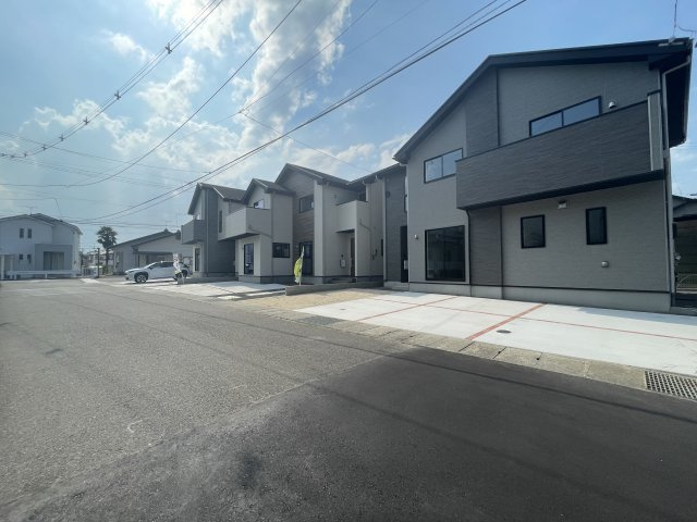 新築戸建・建売　福島市丸子3期　Erde　全3棟の前面道路含む現地写真