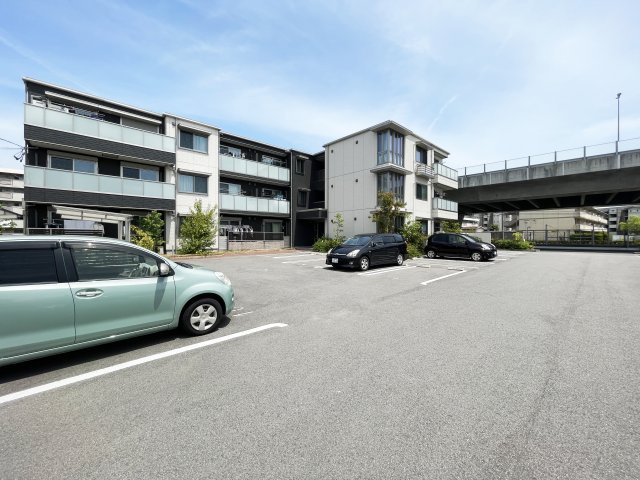 ベレオ城東の駐車場