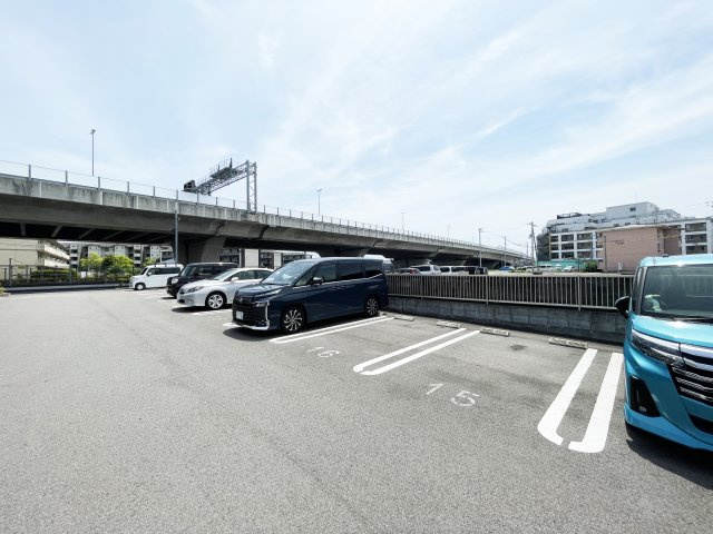 ベレオ城東の駐車場