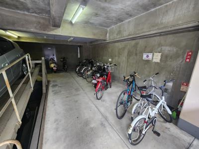 L'AUBERGE MATSUI（ロベルージュマツイ）の駐車場|駐輪場