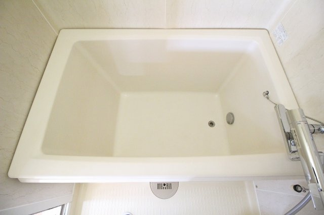 フレグランス山岡Cの浴室|ゆったり過ごせるお風呂です