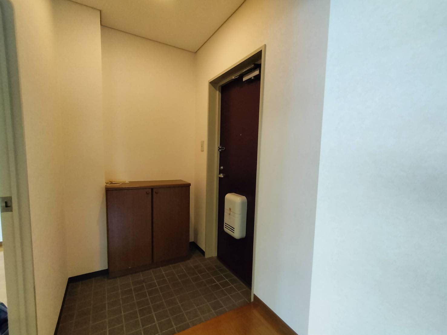 リーグレック元町の玄関
