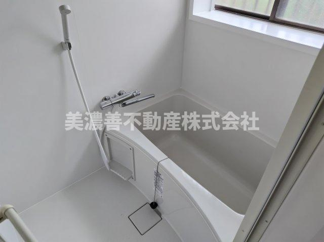 ６５６６４　各務原市尾崎北町中古戸建ての浴室