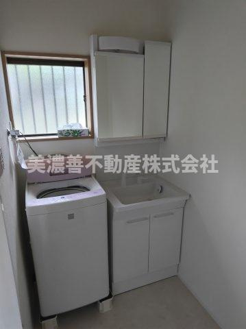 ６５６６４　各務原市尾崎北町中古戸建ての洗面所