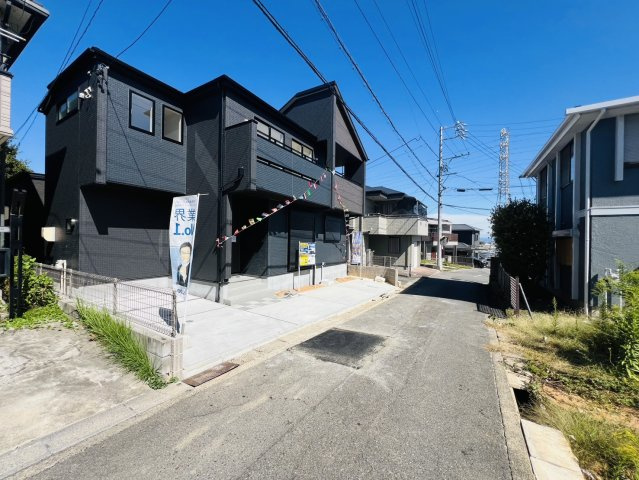 半田市上池町2丁目38-1『仲介手数料無料』新築戸建ての前面道路含む現地写真