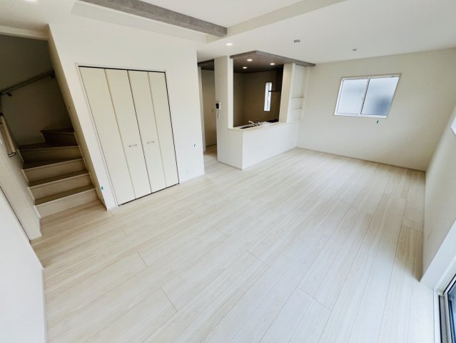 半田市上池町2丁目38-1『仲介手数料無料』新築戸建ての居間・リビング