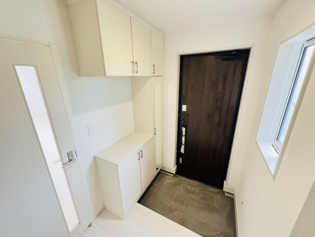 半田市上池町2丁目38-1『仲介手数料無料』新築戸建ての玄関