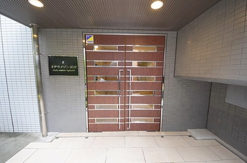 杉並区荻窪５丁目の賃貸マンションのエントランス