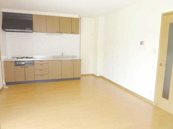 亀幸園ハイツ【キャッシュバック対象物件】の居間・リビング|ゆったり過ごせる居間です