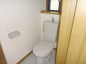 亀幸園ハイツ【キャッシュバック対象物件】のトイレ|落ち着いた色調のトイレです