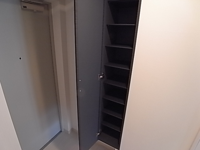 神戸市須磨区車字潰ノ下の賃貸マンションの玄関|シューズボックス付き