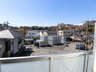 【バルコニー】 | リブリ・白子 | 暖かな日差しのふりそそぐバルコニー