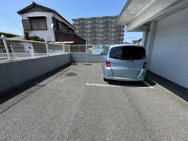 【駐車場】